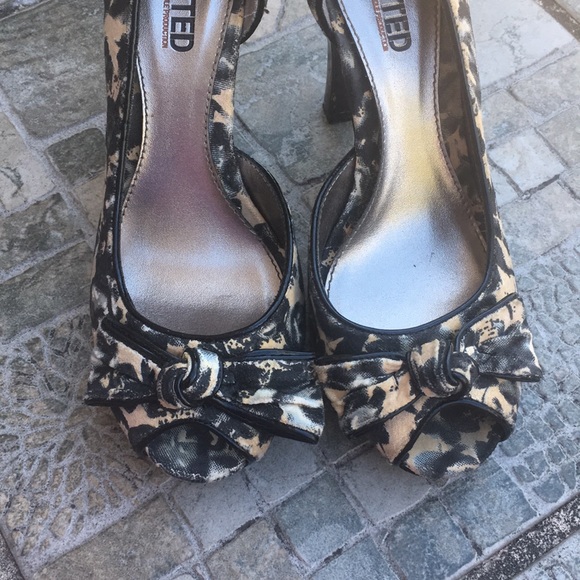 Kenneth Cole Unlisted Heels - Picture 2 of 6